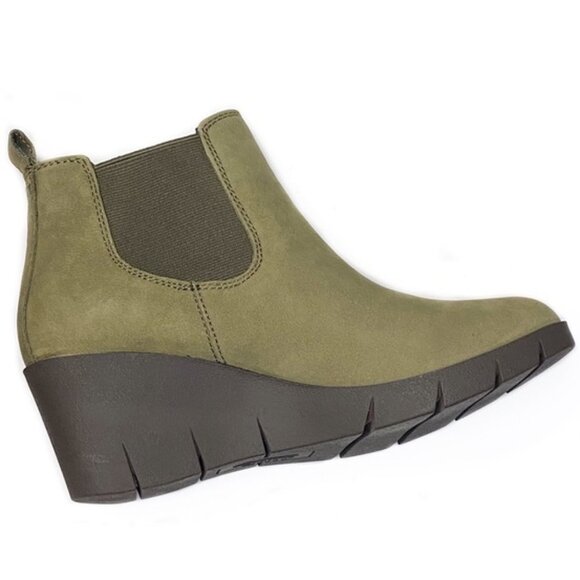 Cliffs by White Mountain Percy Wedge Chelsea Boot - Picture 2 of 6